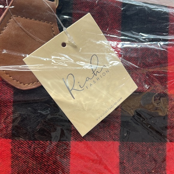 BUFFALO PRINT RED DUFFLE BAG - Picture 4 of 6